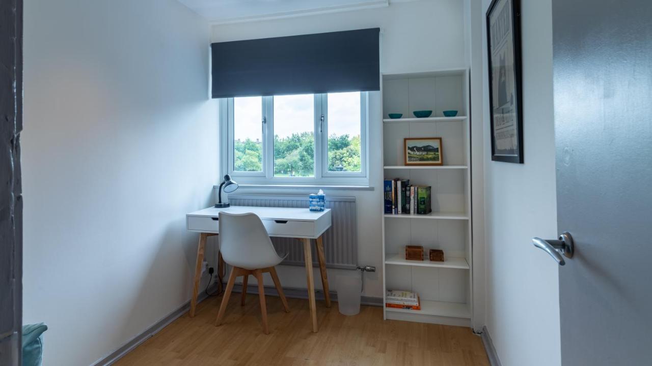 Bridge 3 Bedroom House With Reception Room, Office And Private Garden Case de vacanță