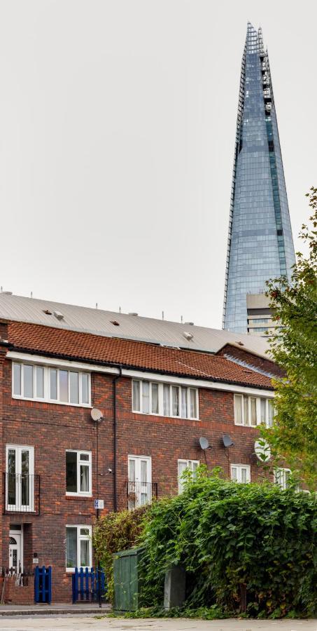 Bridge 3 Bedroom House With Reception Room, Office And Private Garden Londra